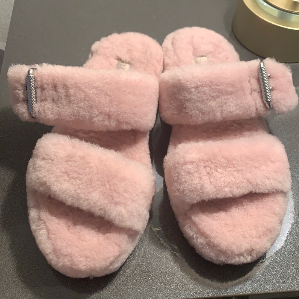 UGG Women's Fuzz Yeah Slippers Sz 8
